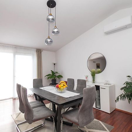Apartments Zivana プリモシュテン 部屋 写真